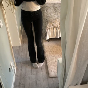 Vero Moda  - Svarta jeans, pris kan diskuteras!! 