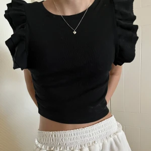 Zara topp - Säljer fin zara topp med volanger💘