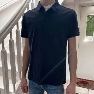 J. Lindeberg  - J. Lindeberg piké👕 Schysst passform. Skönt material och allmänt fräsh tröja! 😁 900kr nypris💶 Kom dm för mer frågor!👋🏼 Oanvänd