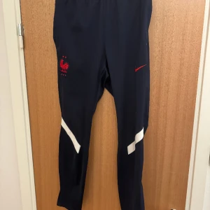 FFF byxor - har använt dem två gånger, dem är iprincip helt nya, jätte bra skick.