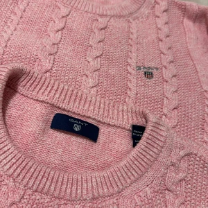 Stickad Gant tröjor - Säljer dessa två stickade tröjor, sparsamt använt, priset är bara för en tröja, storlek 146/152 och 158/164 kan mötas i sthlm eller Täby