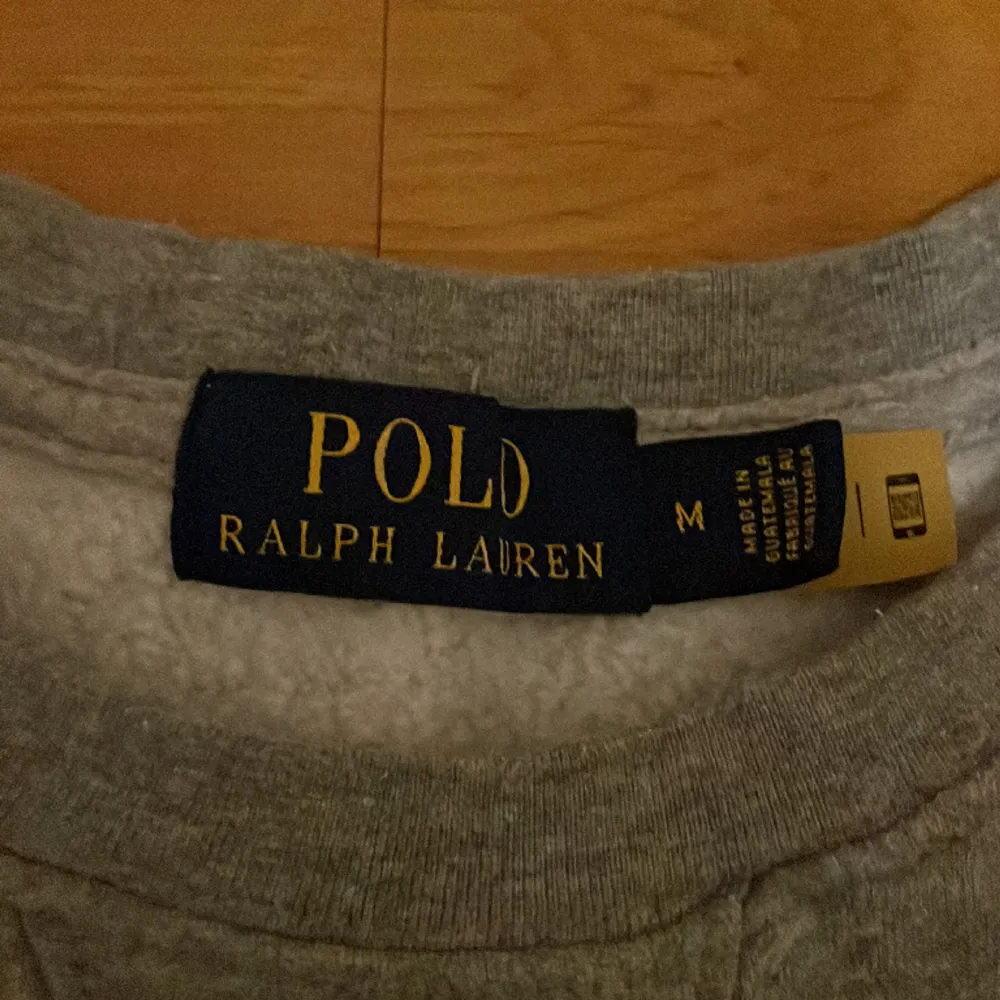 Grå polo Ralph Lauren tröja i storlek m herr. Aldrig änvänd . Tröjor & Koftor.