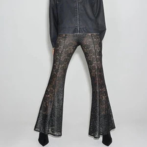 Spets byxa  - Spets byxa från H&M helt nya lappar kvar. Kan ej ta fler bilder för de passar inte på mig! Helt slutsålda