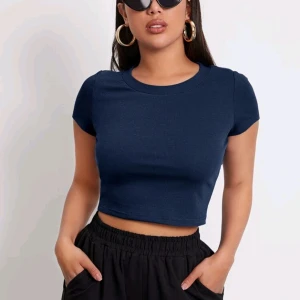Crop Top - Köpt för 70kr säljer för 20kr. Köparen står för frakt