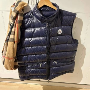 Moncler väst - Bra skick Storlek M Bra julklapp 