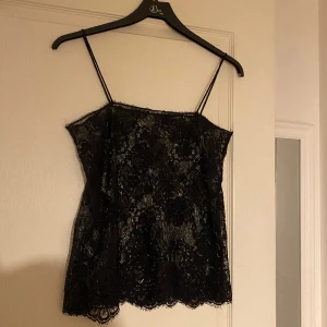 Spetslinne - Svart spetslinne 