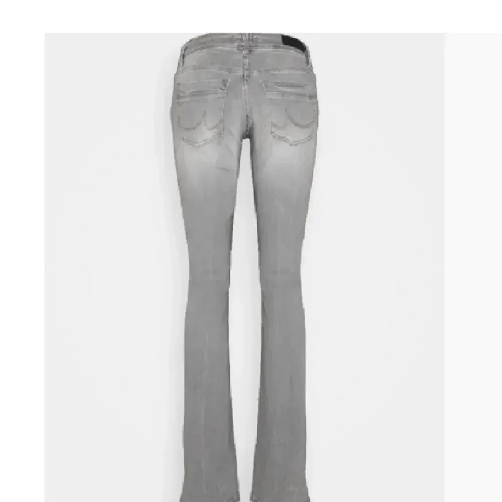 Säljer dessa ltb jens eftersom dom va i fel storlek💗. Jeans & Byxor.