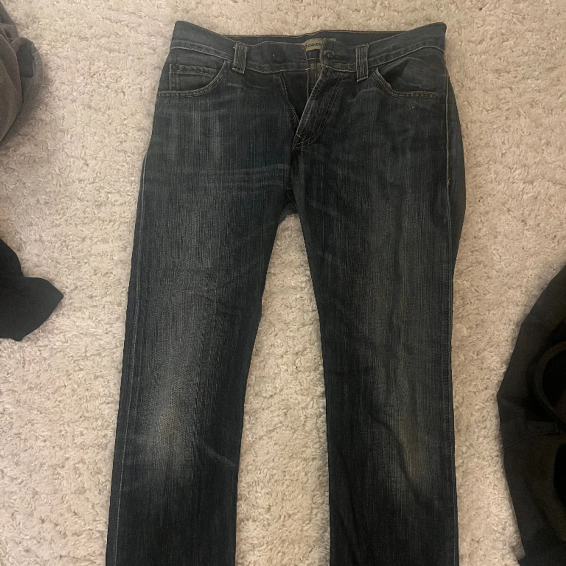 lågmidjade levis jeans - 90