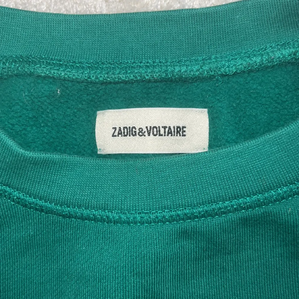 Säljer denna Zadig & Voltaire tröja i bra skick.🤍. Tröjor & Koftor.