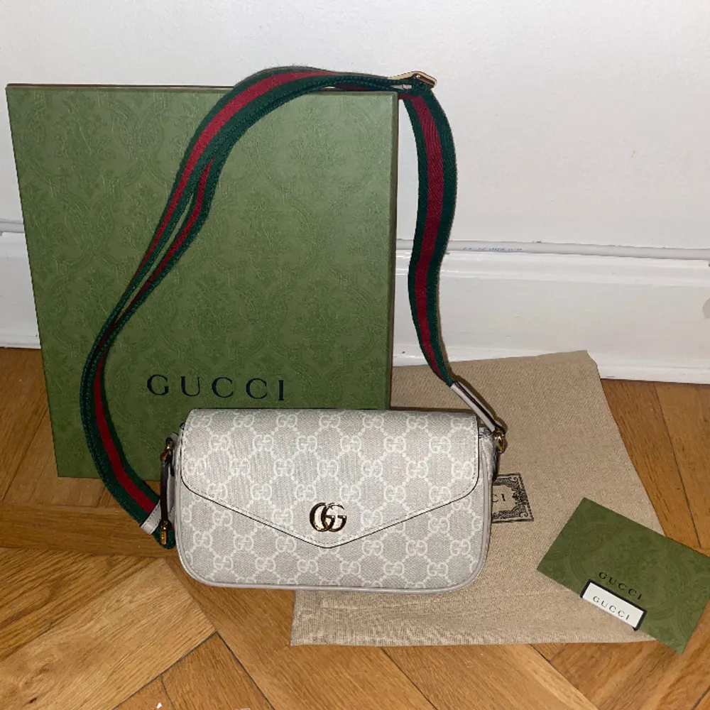 Helt ny Gucci väska (Ophidia) köpt för 2 dagar sedan i USA. Denna modell och färg finns inte att köpa i Sverige. Har kvar kvitto. . Väskor.