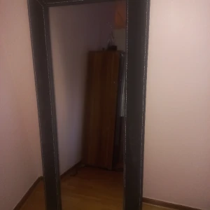 Jättefin spegel från Ikea 140/60 - Jättefin spegel från Ikea  str. 140/60.Välkommen