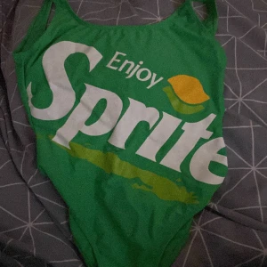 En baddräkt  - En baddräkt som är aldrig använda är i bra skick 