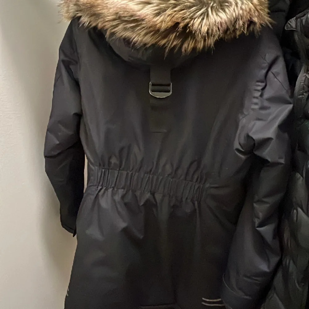 Säljer min fina vinter jacka från Peak Performance i storlek S för ett bra pris 500 kr. Nypris 4199 kr.. Jackor.