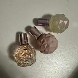Ariana Grande parfym - Säljer dessa helt oanvända och oöppnade då jag redan har dessa.