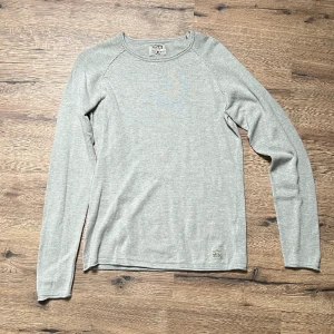 Tunn tröja - Tunn stickad tröja i fint skick!