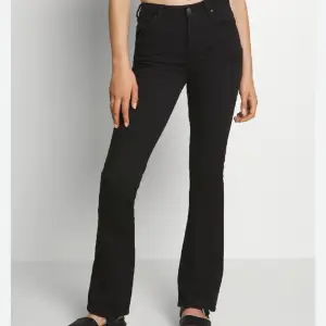 Säljer dessa lee jeans i storlek W29 L31. Väldigt sparsamt använda🥰