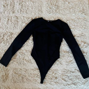 Body från Zara - Oanvänd body från Zara, endast testad. Nypris 250kr