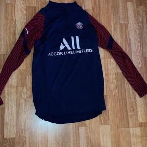 PSG tröja - Säljer min Psg träningströja, bra skick 8/10.