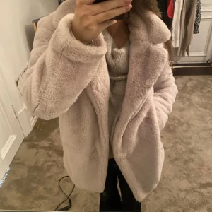 Pälsjacka - Skitsnygg pälsjacka!