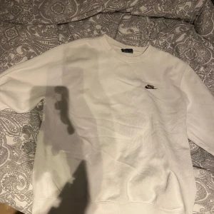 Nike tröja - Vit Nike tröja i toppskick o billigt pris