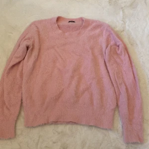 Fluffig tröja💕💕 - Rosa jättemysig fluffig tröja som är oanvänd!!💕💕💕