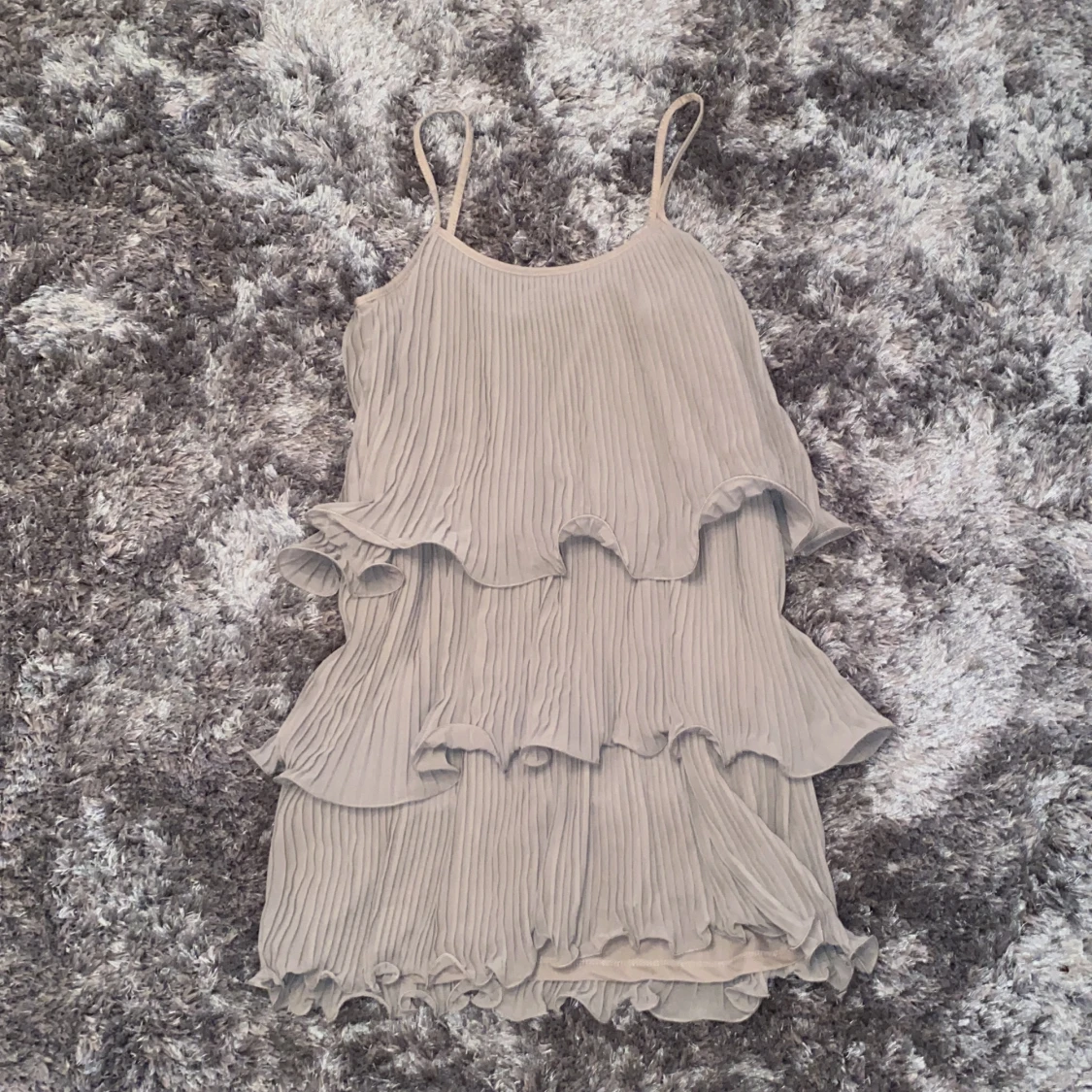 Hm grå volang klänning☀️ - 91