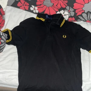 Fred Perry Piké använd två gånger och är för liten för mig - 10/10 skick s men e stor så passar även M 