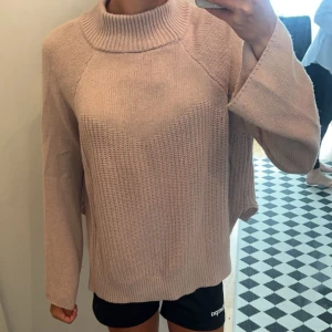 Stickad tröja  - Super skön tröja!  