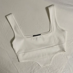 Crop top  -  använd crop top i bra skick 