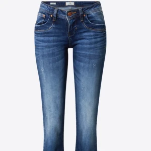 Ltb jeans - Jättefina ltb jeans i modellen valerie. Säljer för att dem tyvärr har blivit för små för mig. Rätt använda men inget som syns, så det är heller inga defekter på jeansen! Storlek 26/34. Köptes för 700, säljer för 280 💓