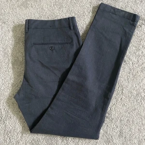 J.Lindeberg byxor - J Lindeberg byxor i väldigt bra skick eftersom de endast är använda ett fåtal gånger. Storlek W32, L32