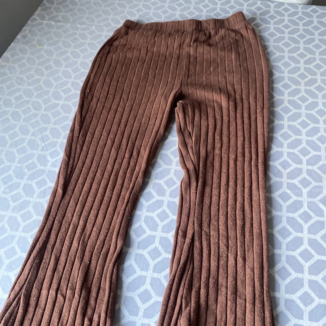 Bruna ribbade byxor från Lindex