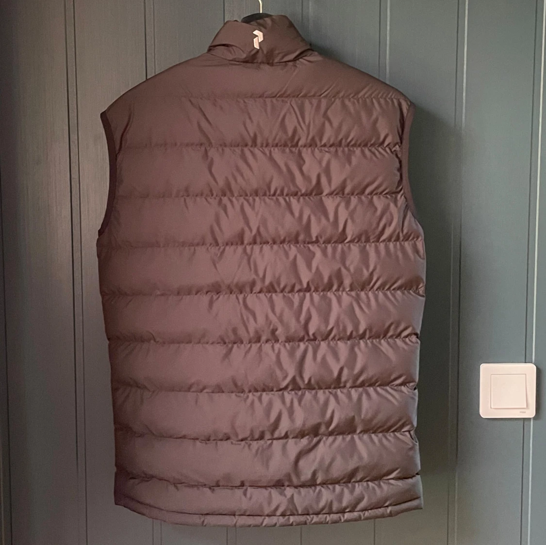 Brun dunväst från Peak Performance - 90