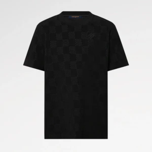 Louis Vuitton tshirt  - Söker en svart eller/och vit Louis Vuitton tshirt i storlek XS/S, helst XS. Helst upp till 400kr men max äe 500kr