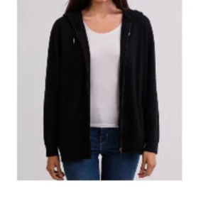 Kashmir zip up!💕 - Säljer denna zipup koftan i 100% Kashmir. Så snygg passform, typ identisk till Soft Goats. Säljer då jag har många tröjor🥲mycket bra skick, inte använd mycket. Märket heter Cashmere, köpt på Zalando i vintras men helt slutsåld. Bild 1 från hemsidan