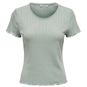 T-shirt - Säljer min gröna t-shirt, knapp använd och inga defekter 