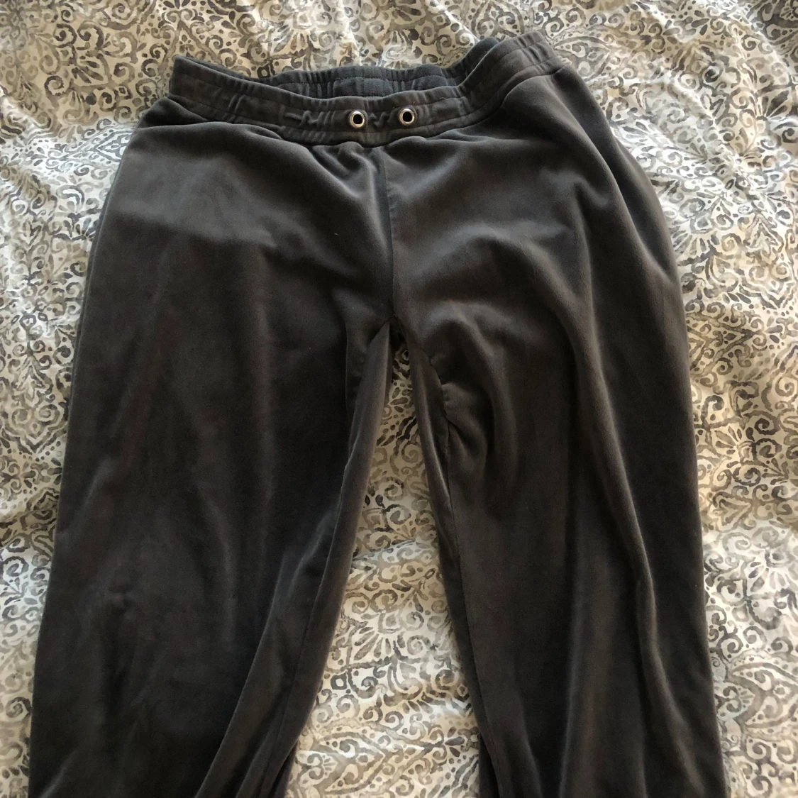 Lågmidjade mjukisbyxor  - 90