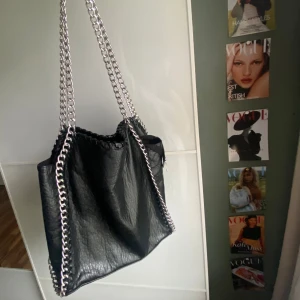 Kedjeväska - SUPERFINT SKICK, PASSAR TILL ALLT!! Perfekt till skolan🥰🥰🥰