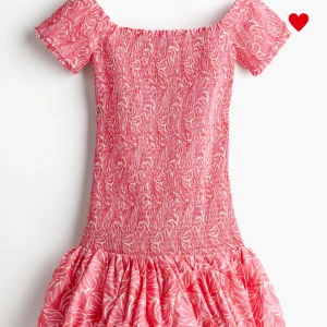 hm klänning - Säljer Hm klänningen som är oanvänd då jag glömde returnera. 