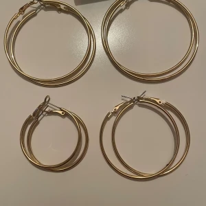 Örhängen  - Örhängen i det om 4, olika storlekar