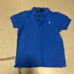 Ralph lauren piké - Säljer denhär ralph lauren pikén i xs. Nypris är ca 900 säljer den för 299