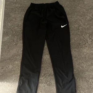 Nike luftbyxor - Använda cirka 5-10 gånger dem är sköna men använder inte dem så mycket 