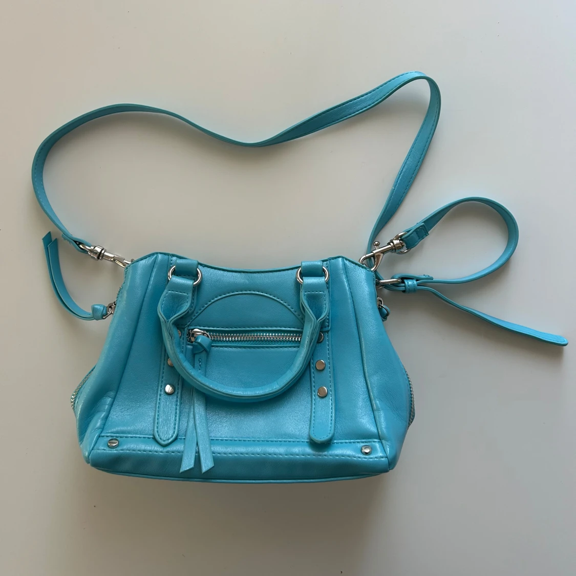 Ljusblå crossbody väska - 90