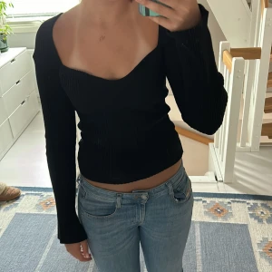 H&M tröja  - En super super fin tröja som jag inte använder. (Pris kan diskuteras) Tryck på köp nu🫶🏻❤️