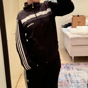 adidas zipup  - Oanvänd retro adidas hoodie! 