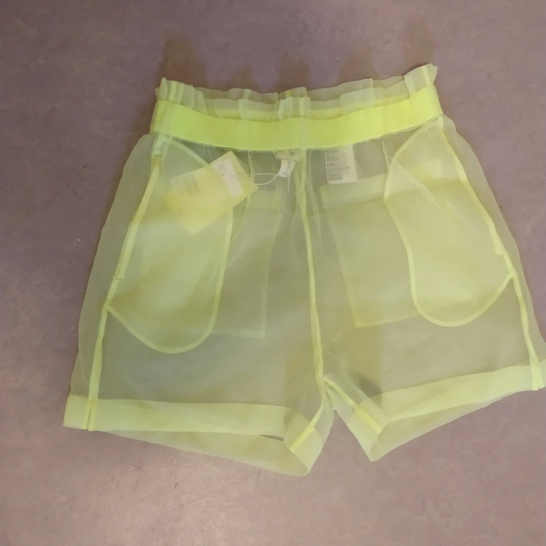 Genomskinliga shorts 