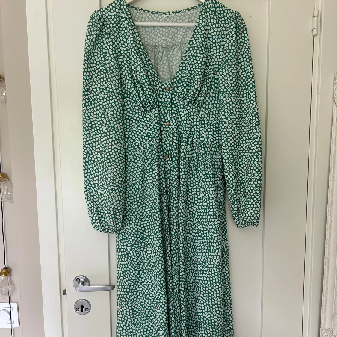 Grön blommig klänning
