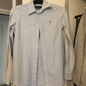 Ralph lauren - Superfin ralph lauren skjorta som är använd endast en gång! Kom med prisförslag