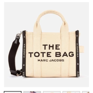 The tote bag - Jätte fin väska som använts 1 gång. Den är helt nyskick och jätte användbar!! Riktigt snygg väska🌟