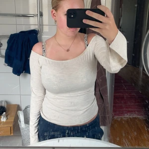 Tröja  - Jätte söt tröja från Nelly, använd 1 gång så helt i nytt skick 